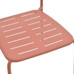 Καρέκλα Deraby pakoworld στοιβαζόμενη terracotta μέταλλο 52.5x45.5x83εκ