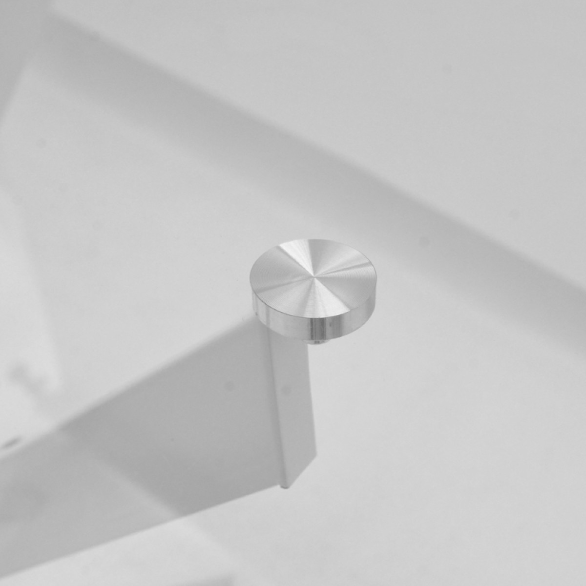 Τραπέζι Antoro pakoworld γυαλί και μεταλλικά πόδια σε λευκή απόχρωση Φ100x75εκ