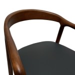 Πολυθρόνα Hogie pakoworld rubberwood καρυδί- μαύρο pu μαξιλάρι 61x60x76εκ